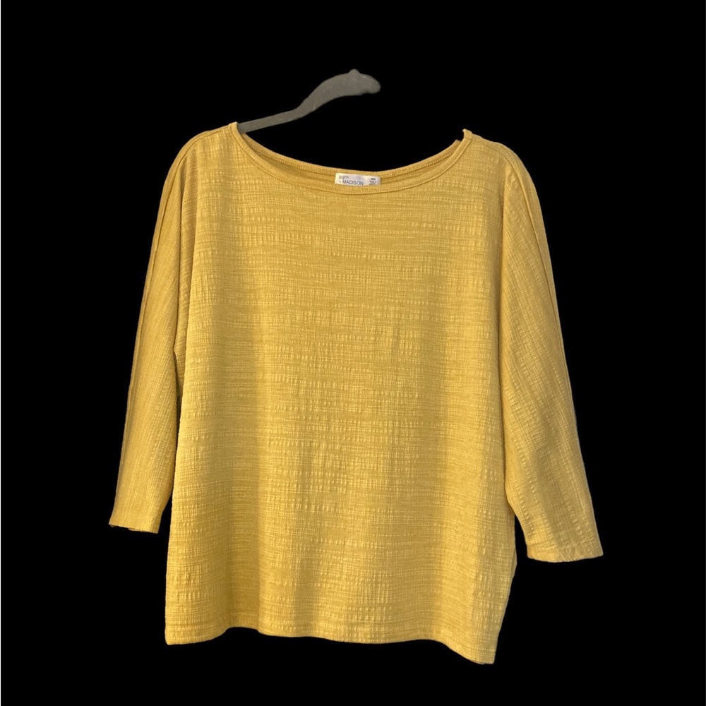 89th and Madison women’s 3/4 length top with buttons down the back